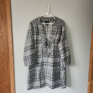 Raviya Black and White Geometric Patterned Sleeve